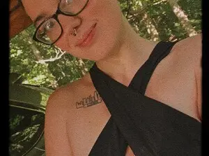 Qu33ncrystal  live sex cam