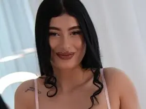 KiraM00n  live sex cam