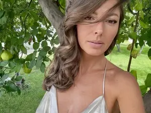 Nikolle_01  live sex cam