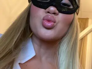 Chloeelle  live sex cam