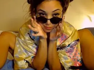 Kissinghigh  live sex cam