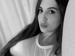 Innocent_Soul  live sex cam