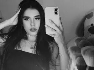 Charlote_Ho  live sex cam