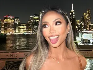 UrBabyGirl  live sex cam