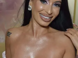 DaisySara  live sex cam