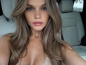 ChristinaWave  live sex cam