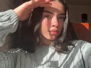 Maddy_doll_  live sex cam