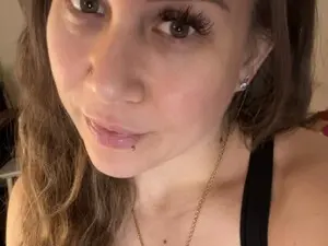 Thedevinemilf  live sex cam