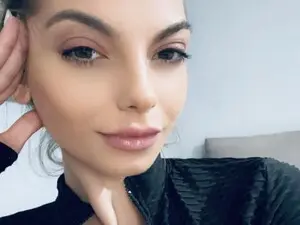 SweetBeea  live sex cam