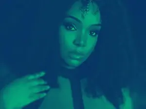 AllureMoore  live sex cam