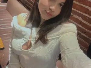 Alicee_18  live sex cam