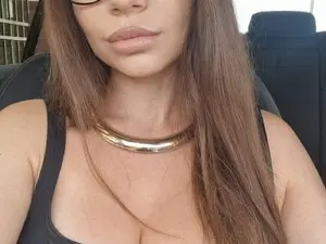 Jullyenn3  live sex cam