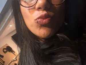 Fergie_21  live sex cam