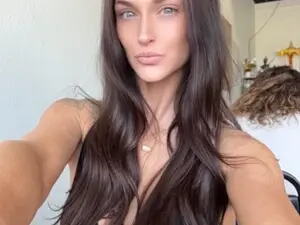 Malani24  live sex cam