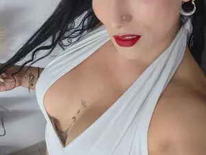 Chantal_25  live sex cam