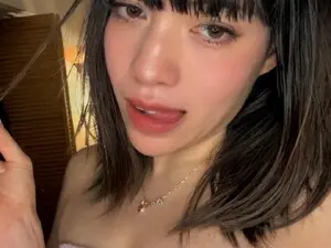Aliceglassxo  live sex cam