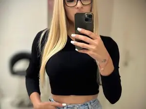 EvellynGold  live sex cam