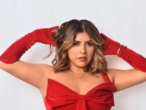 NovacyCurny  live sex cam