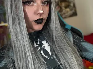 Makii_33  live sex cam