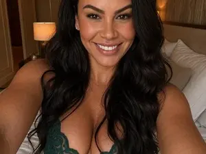 WhisperingFemme  live sex cam