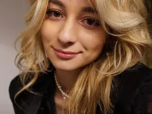 Alienkittyy  live sex cam