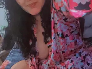 Betty8  live sex cam