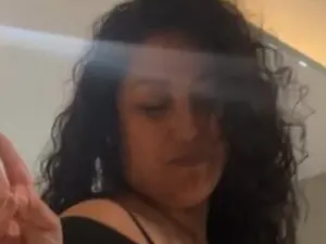 Betty8  live sex cam