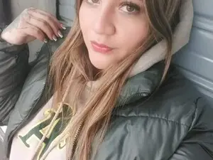 Queen777  live sex cam