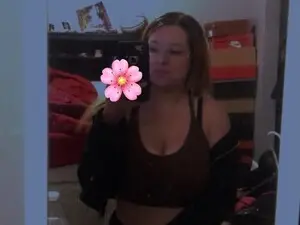 Wetnessbrat  live sex cam