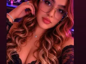 MechelleLyon  live sex cam