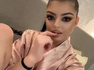 Brigitte_bia  live sex cam