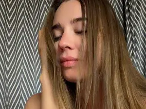 AmoAmour  live sex cam
