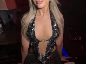 Chloeluv7  live sex cam