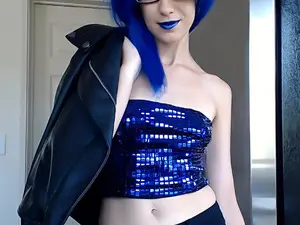 Bluerazz18  live sex cam
