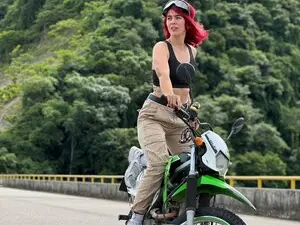 Elisaink_red  live sex cam