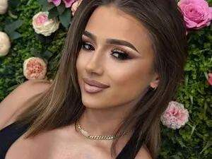 AishaSins  live sex cam