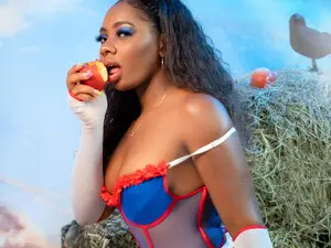 NiyiRey  live sex cam