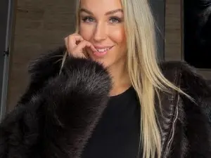 CocoMia  live sex cam