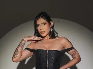 SarahYates  live sex cam