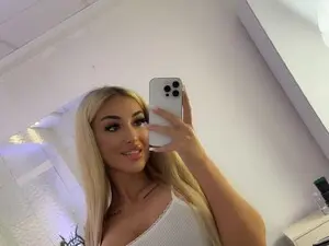 BlondieXStar  live sex cam