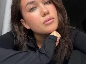 Cutieshowy  live sex cam