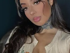 IllusionBby  live sex cam