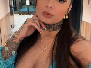 IllusionBby  live sex cam