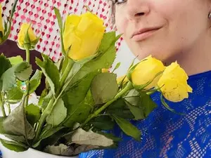 SneakyMiky  live sex cam