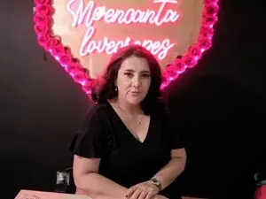 Mom_hot  live sex cam