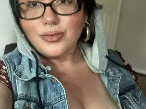 LuckLucy_bbw1  live sex cam
