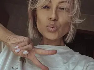 Candibaby1  live sex cam