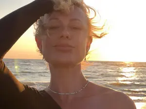 Candibaby1  live sex cam