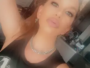 Badbarbiexoxo  live sex cam