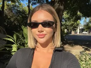 HolyMeow  live sex cam